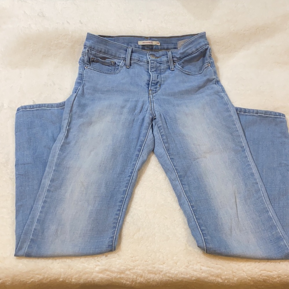 Levi’s Strauss & Co. “312 Shaping Slim” jeans. Size 28x32